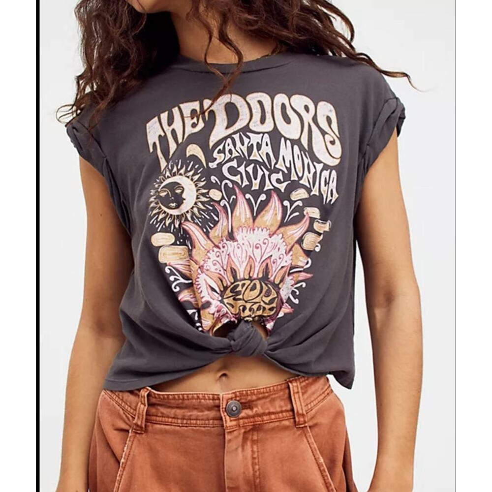NWT MICAS The Door Flower Print Short Sleeve Knotted Crop Too Graphic Tee XS